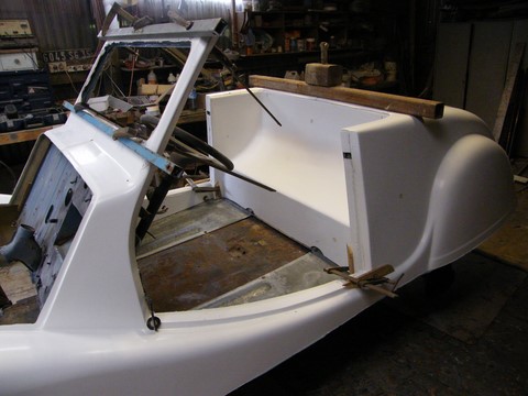 le collage du kit 2 cv cabriolet millesime